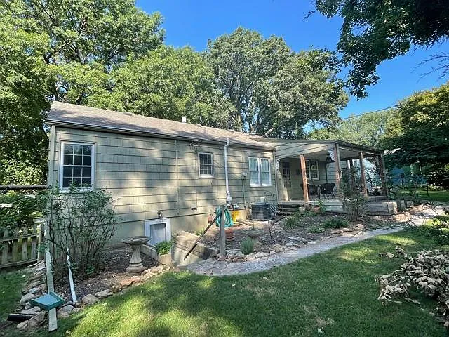 5725 Horton St — Photo 3