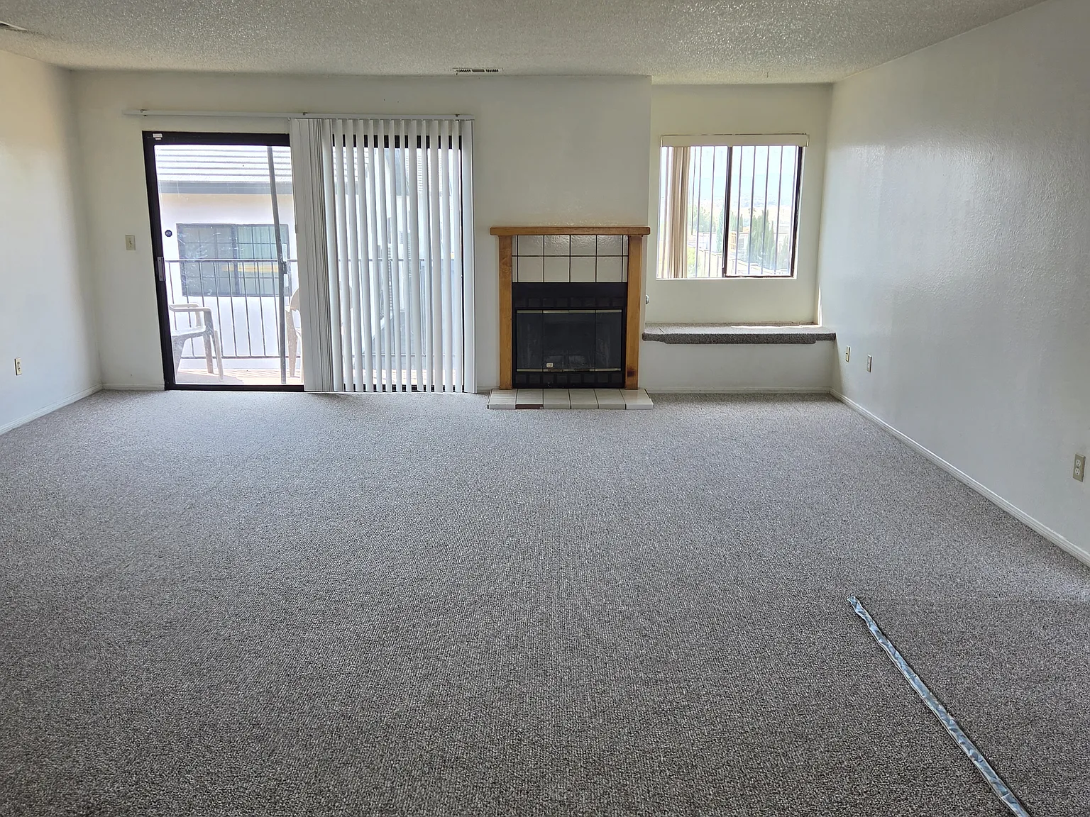 2 bed, 2.5 bath, 1300 sqft, $1,695 — Photo 2