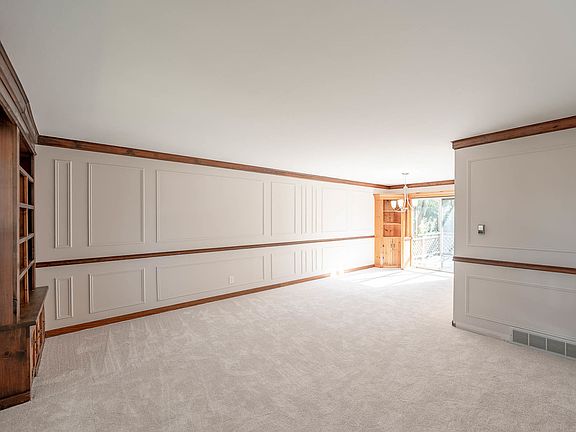 3rd image of 607 Silbury Ct