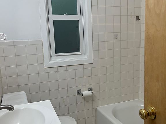5th image of 2777 Kennedy Blvd #2