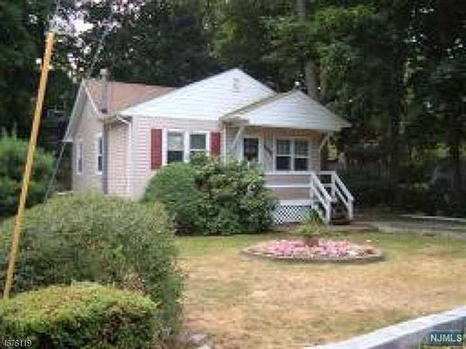 1st image of 166 Lakeview Ave