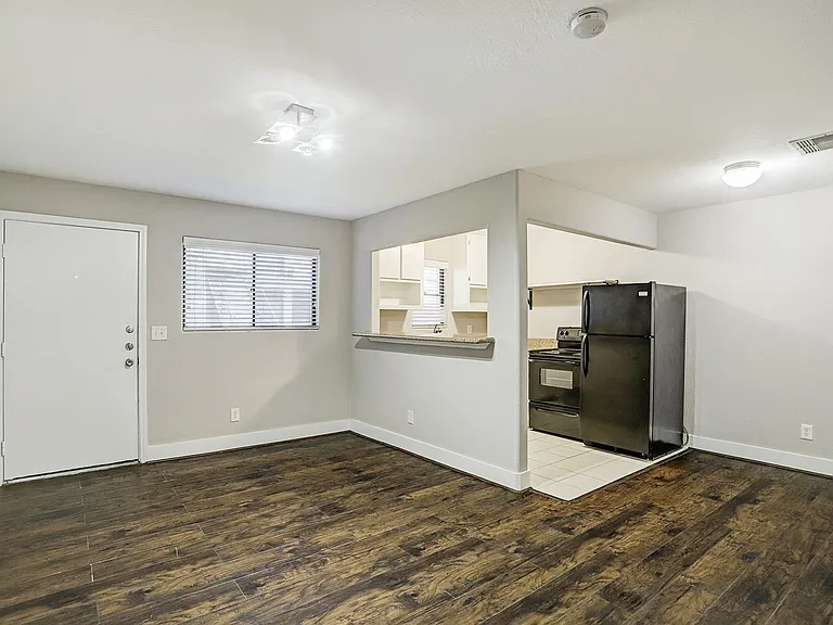 TLP Hawthorne — Photo 4