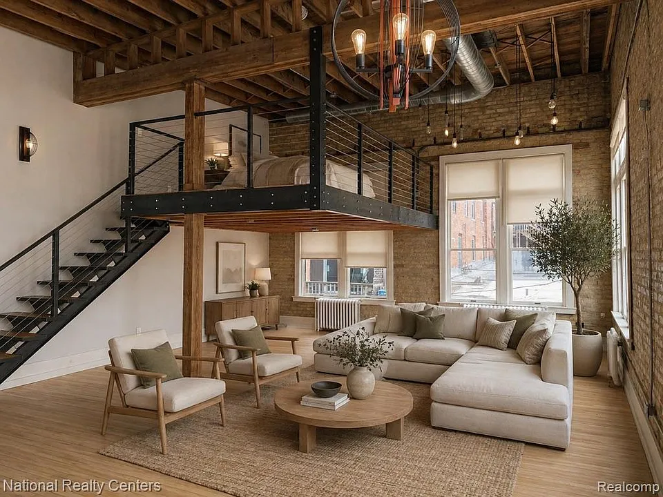 17 W Lawrence St #2D