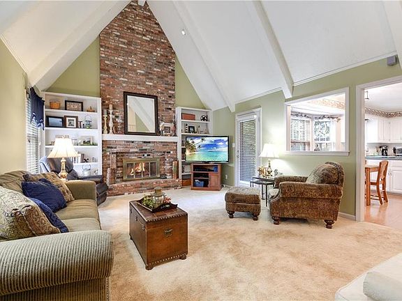 4th image of 3734 NE Beechwood Dr