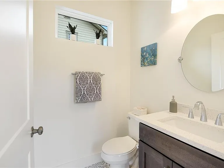 508 E 55th Ave — Photo 5