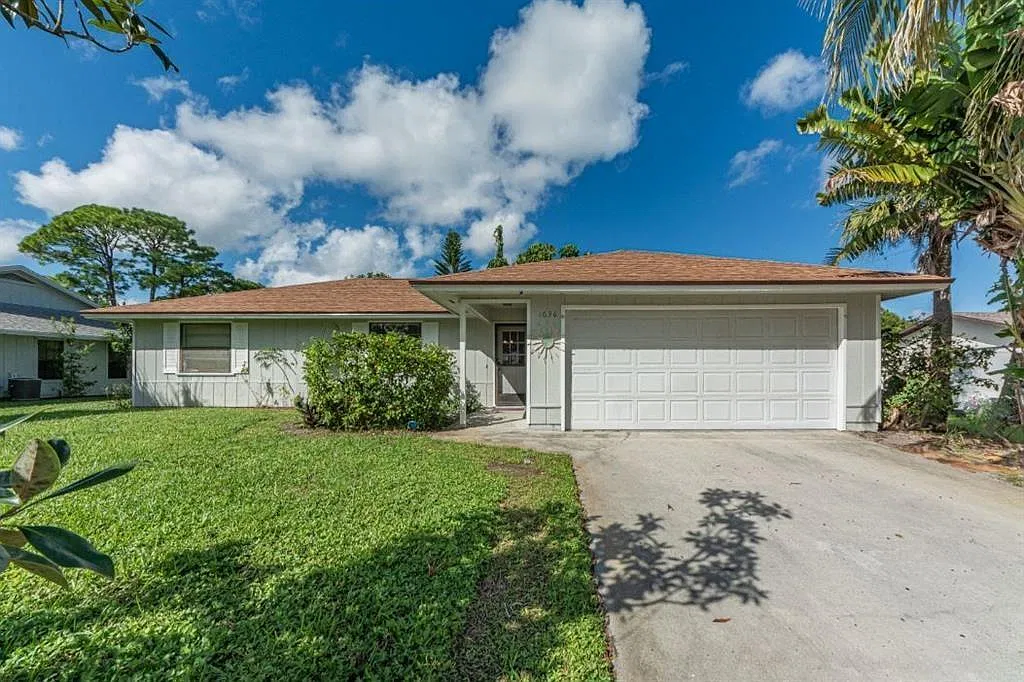3 bed, 2.0 bath, 1016 sqft, $2,200 — Photo 1