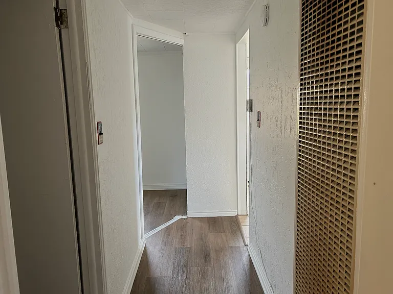 239 S 200 W — Photo 19