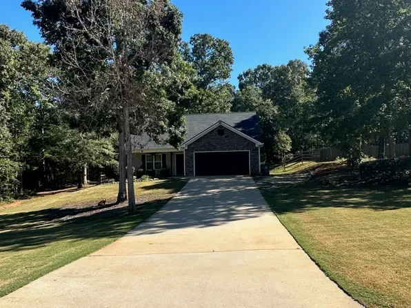 1267 Stag Run Dr, Mansfield, GA 30055