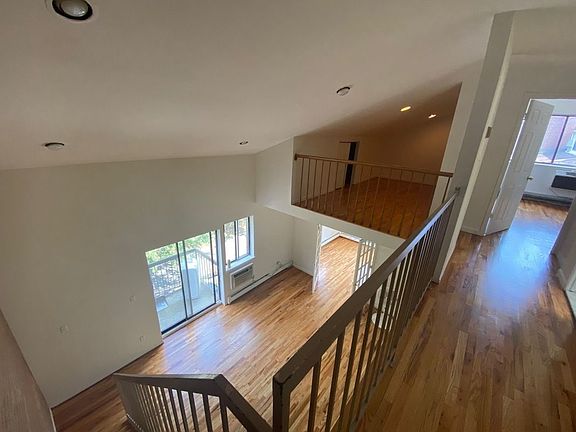 2nd image of 7606 Grand Central Pkwy APT 3