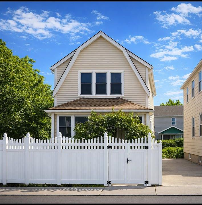 1st image of 18250 90th Avenue