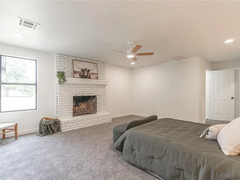 2213 NE 18th St — Photo 22