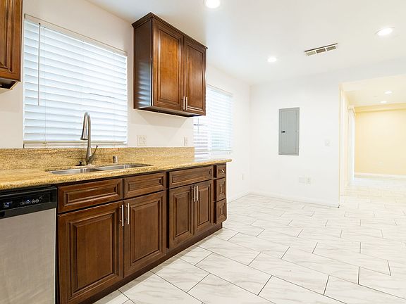 5th image of 15158-15160 S Orange Ave #15158-3