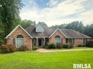 12139 E Hutchinson Rd, Mount Vernon, IL 62864