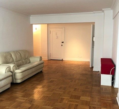 3rd image of 100 W 57th St APT 4F