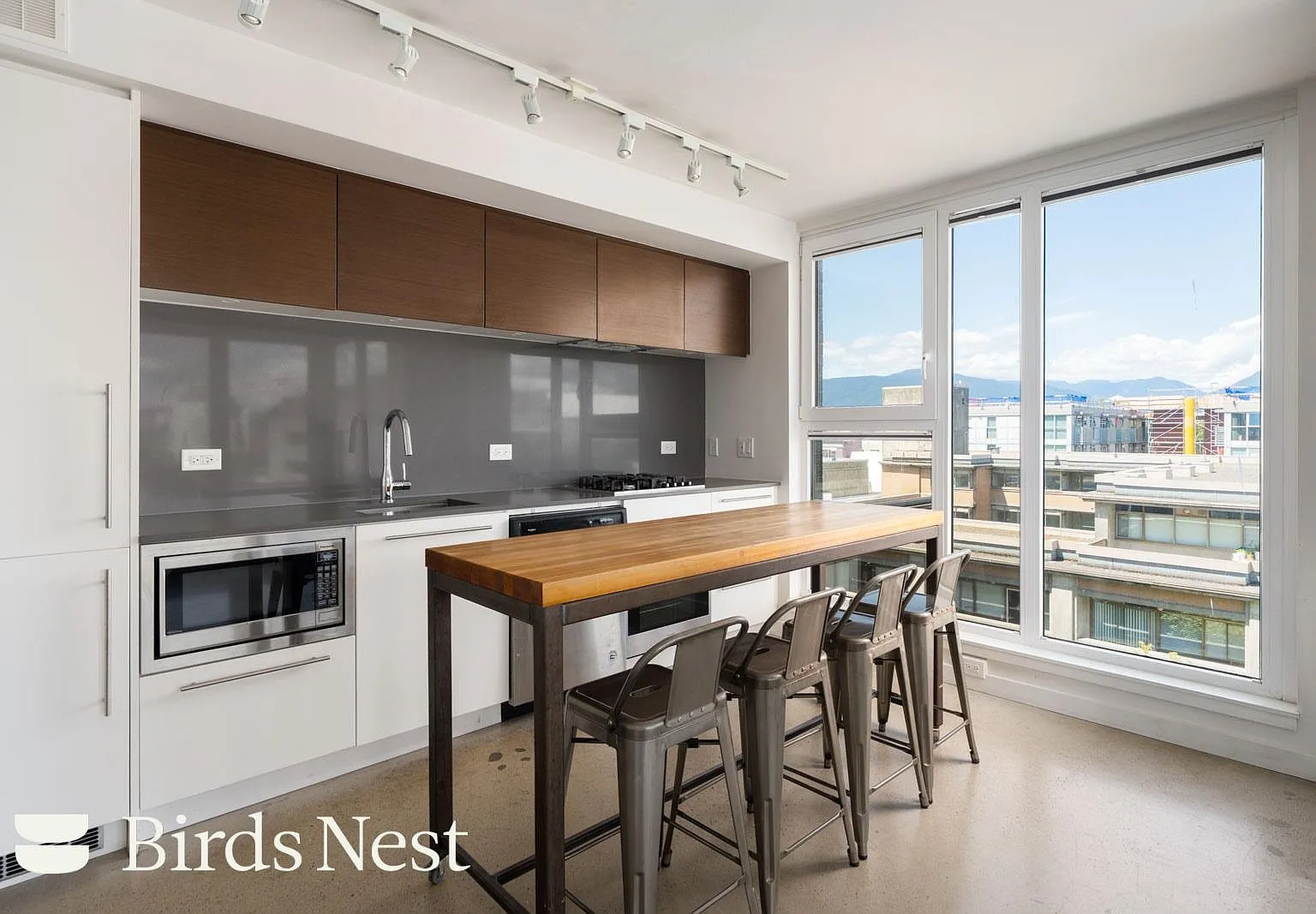 2 bed, 747 sqft, $2,450 — Photo 1
