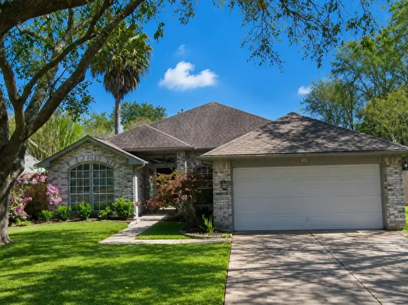 223 W New Meadows Dr, Sugar Land, TX 77479