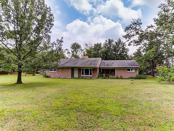 2nd image of 7780 Lois Cir