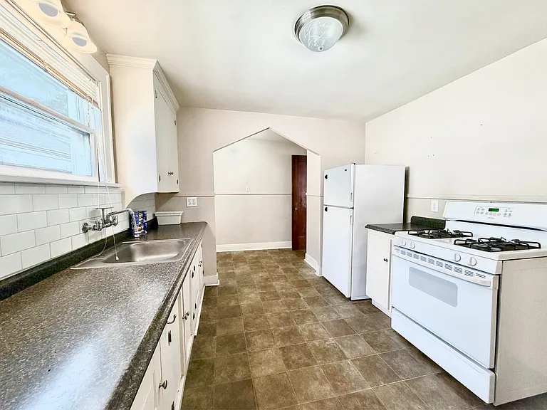 145 Whitehall Ave #2 — Photo 8