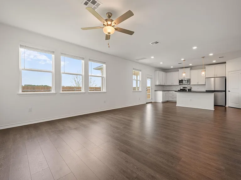 2902 Tavern Dr — Photo 6