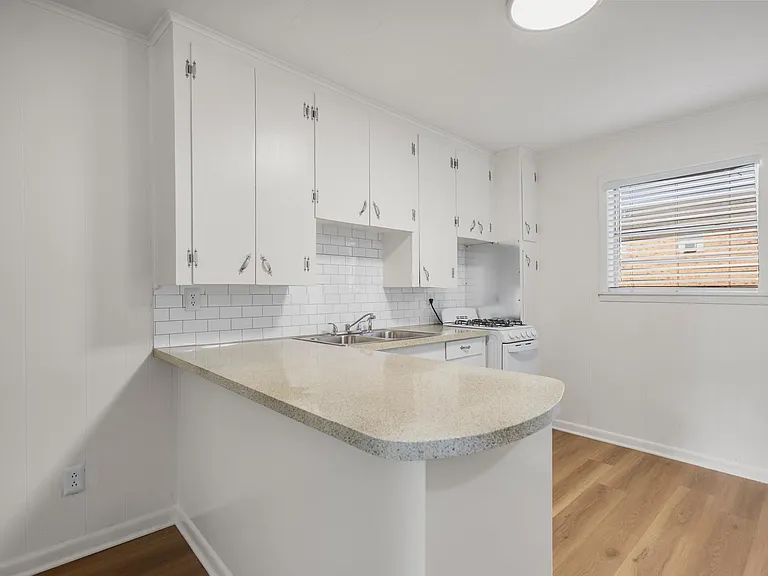 Villa North Apartments - 1 bedroom apartment — Photo 16