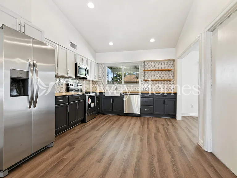 314 E Moore Ave — Photo 6