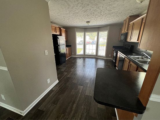 3rd image of 138 Redwood Dr