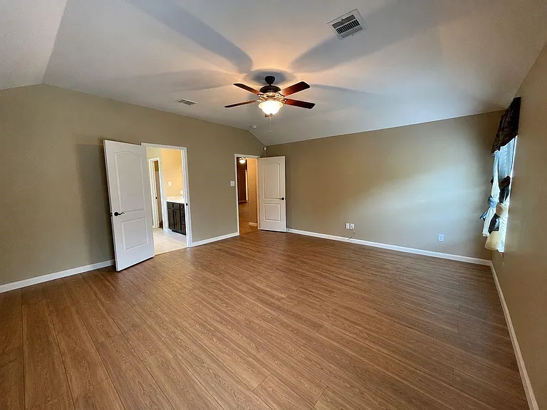 2035 Borthwick Ln — Photo 23