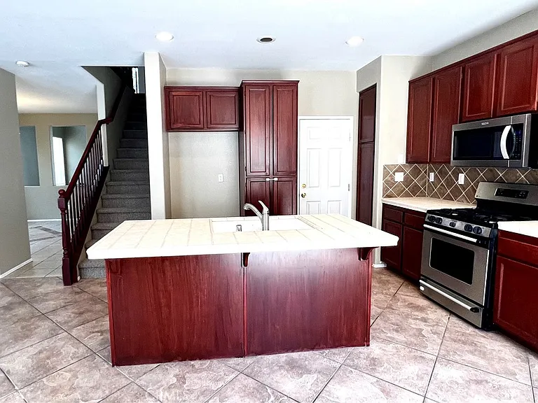42180 Calabria Dr — Photo 6