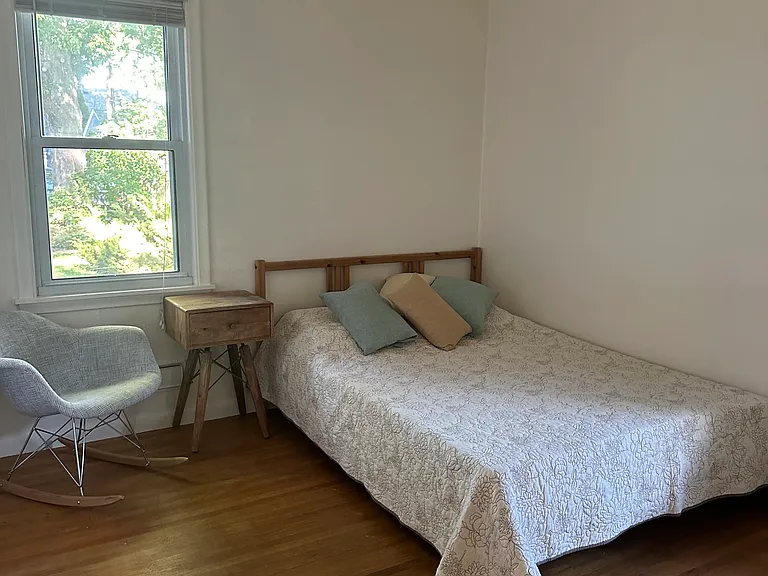 2421 Decatur Ave S — Photo 10