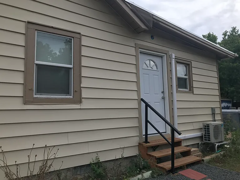 135 N Newton St — Photo 11
