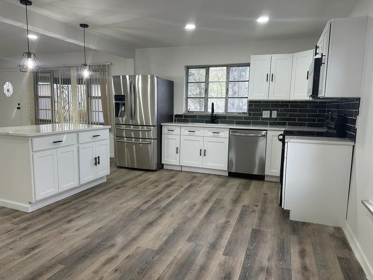 4 bed, 2057 sqft, $2,500 — Photo 1