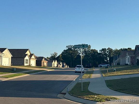 Exterior Neighborhood (street photo)