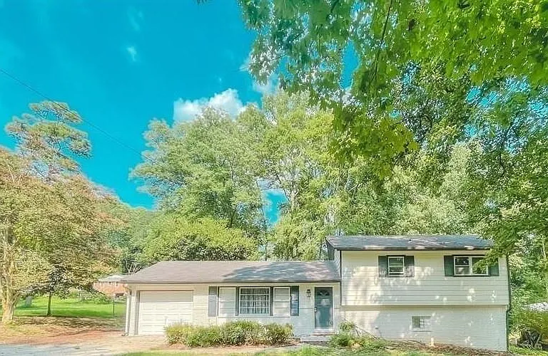 3749 Pin Oak Cir — Photo 1