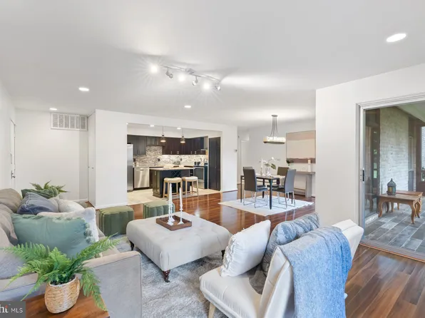 1 Stonehenge Cir APT 4, Baltimore, MD 21208