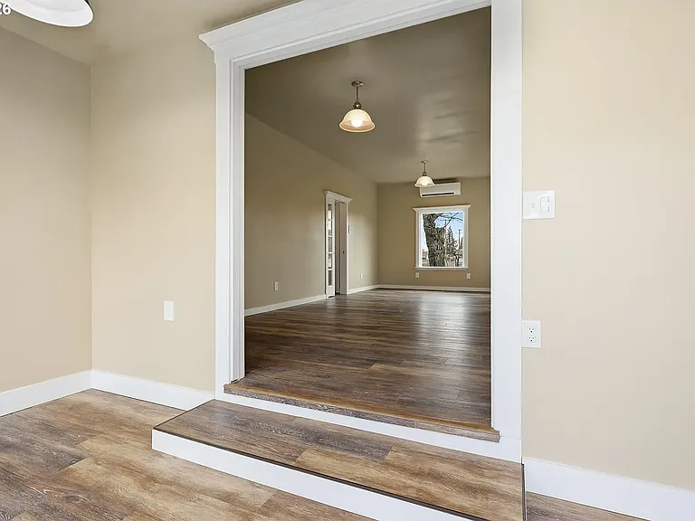 503 S Washington St — Photo 8