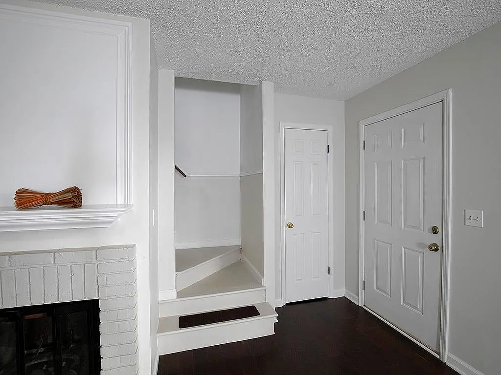 2 bed, 2.5 bath, 1240 sqft, $2,000 — Photo 4
