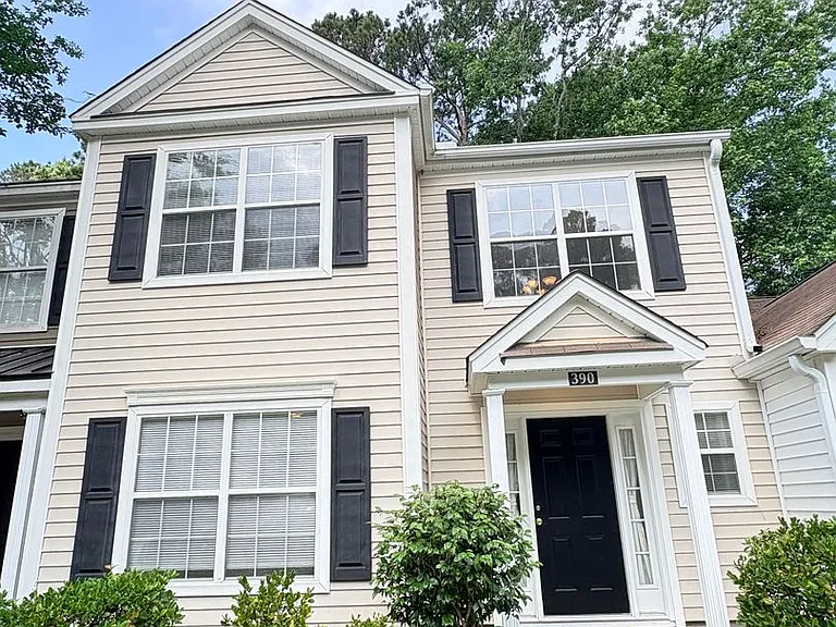 390 Gardners Cir — Photo 1