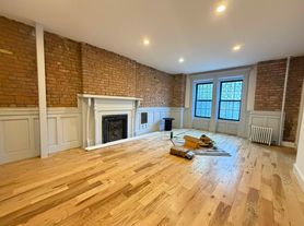 214 Van Buren St, Brooklyn, NY