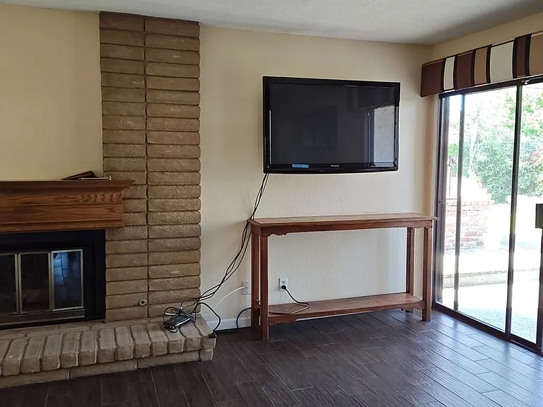 1607 Jade Ct — Photo 3