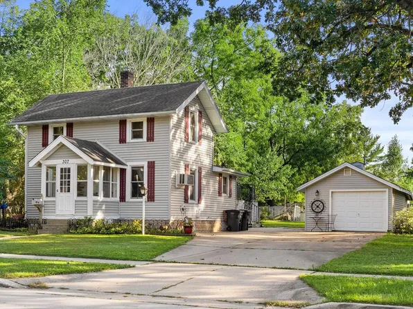 307 Lincoln AVENUE, Mukwonago, WI 53149