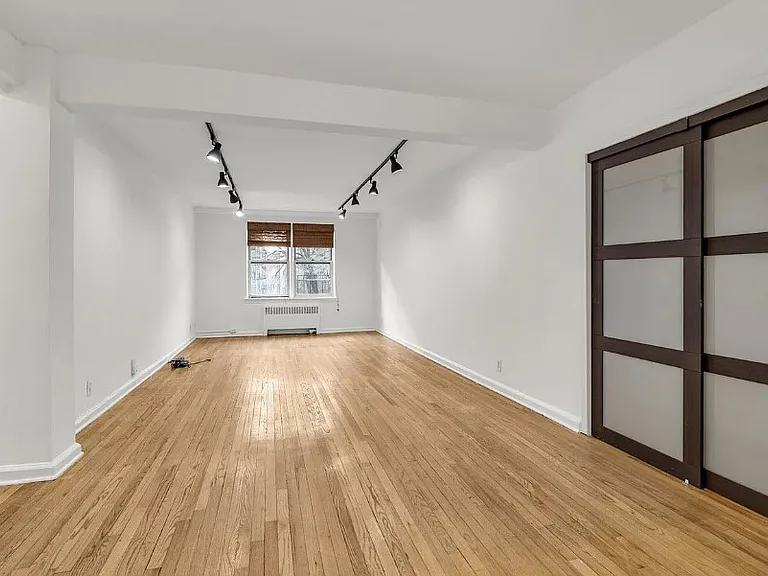 2080 Barnes Ave #4E — Photo 2