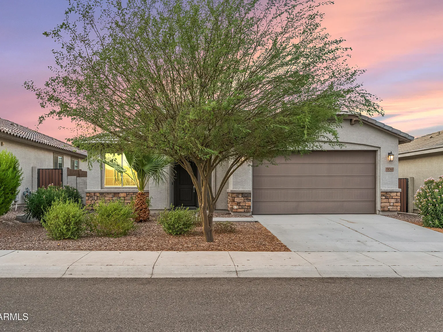 4 bed, 3.0 bath, 2027 sqft, $2,400 — Photo 2