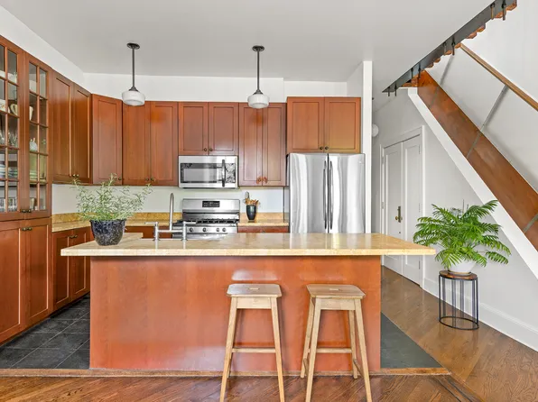 295 6th Avenue image 4 of 20