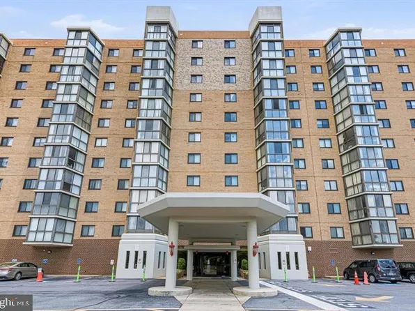 3330 N Leisure World Blvd #5128, Silver Spring, MD 20906
