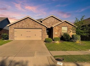 1131 Grimes Dr, Forney, TX 75126