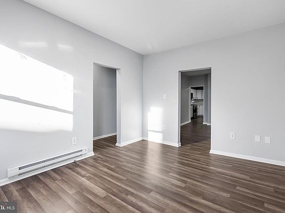 5th image of 1055 Willow St