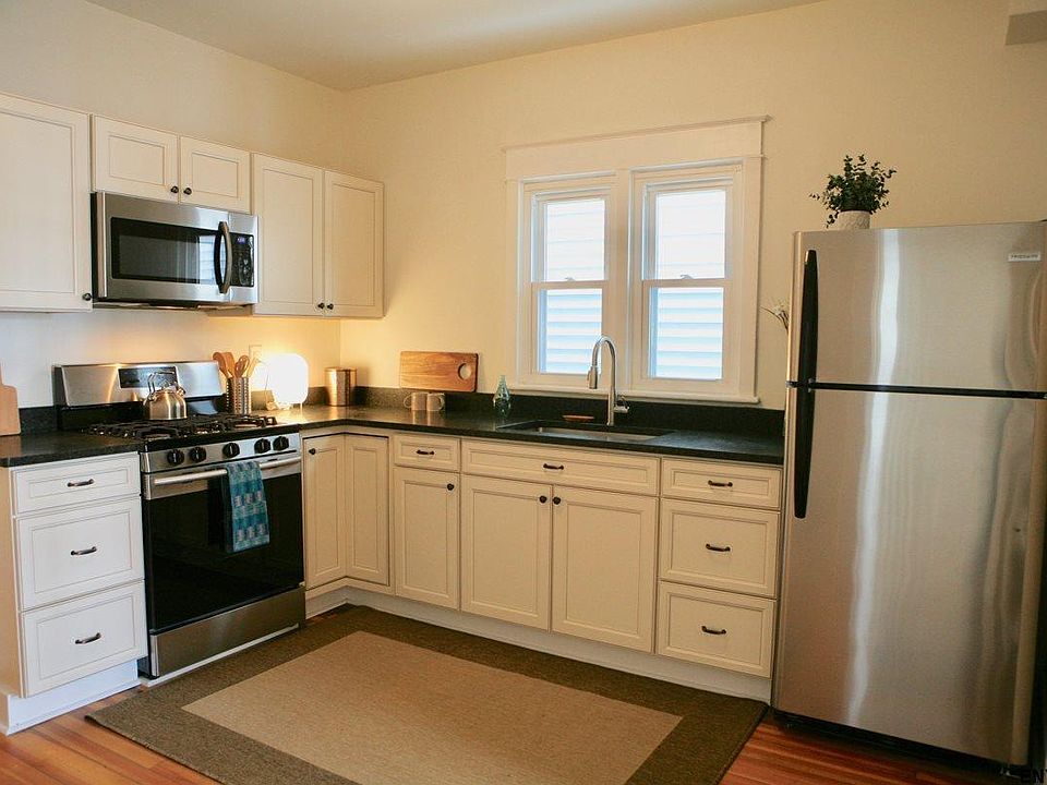 1st image of 677 Myrtle Ave #1