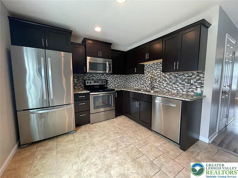 304 Central Park Ave — Photo 4