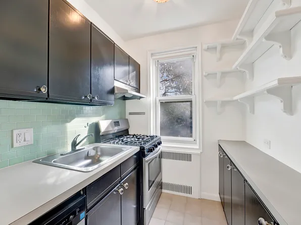 25 Plaza Street West image 12 of 19