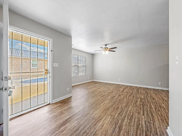 Lexington Drive -209 — Photo 5